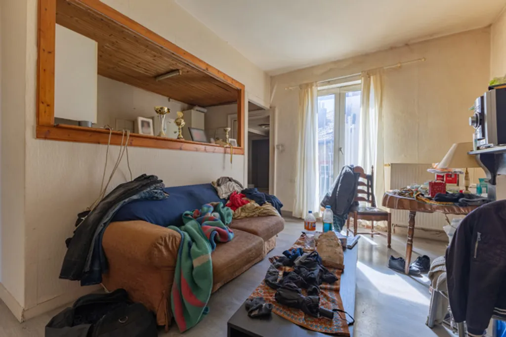 Elutuba - Five-Bedroom House with Terrace in Central Location