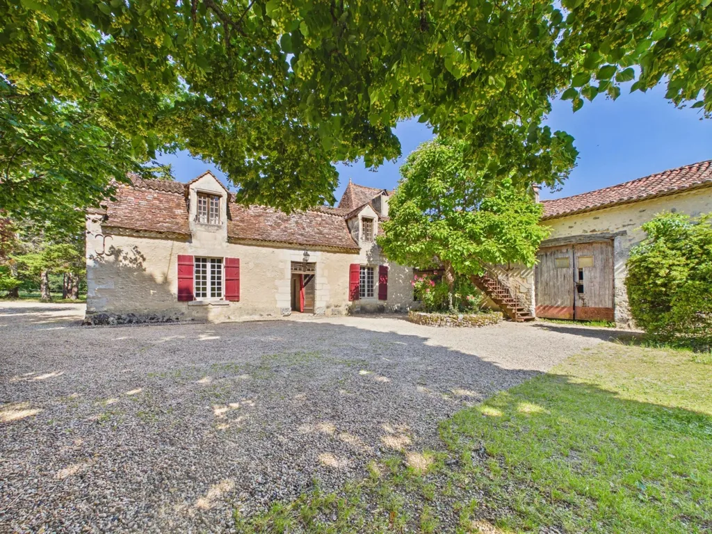 Välivaade - 17th Century Character House with Paddock in Périgord