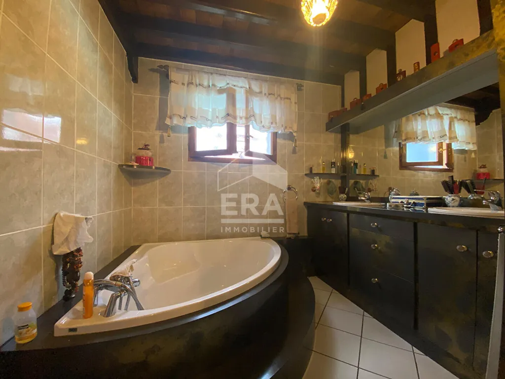 Vannitoad - Traditional House with Pool in Pimbo