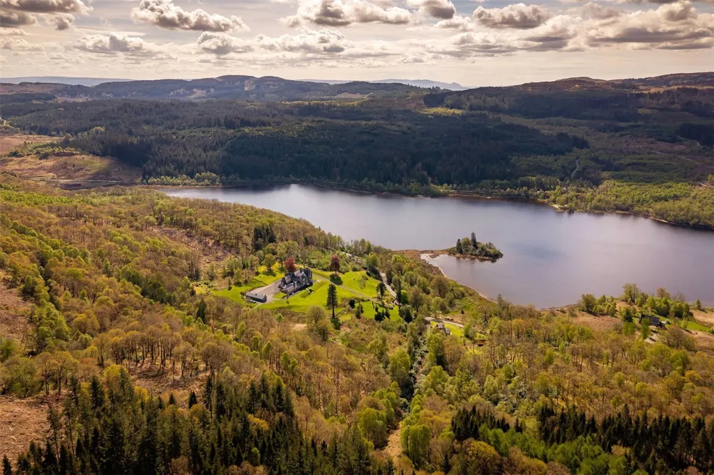 Õhuvaade - Maja asukohas Trossachs