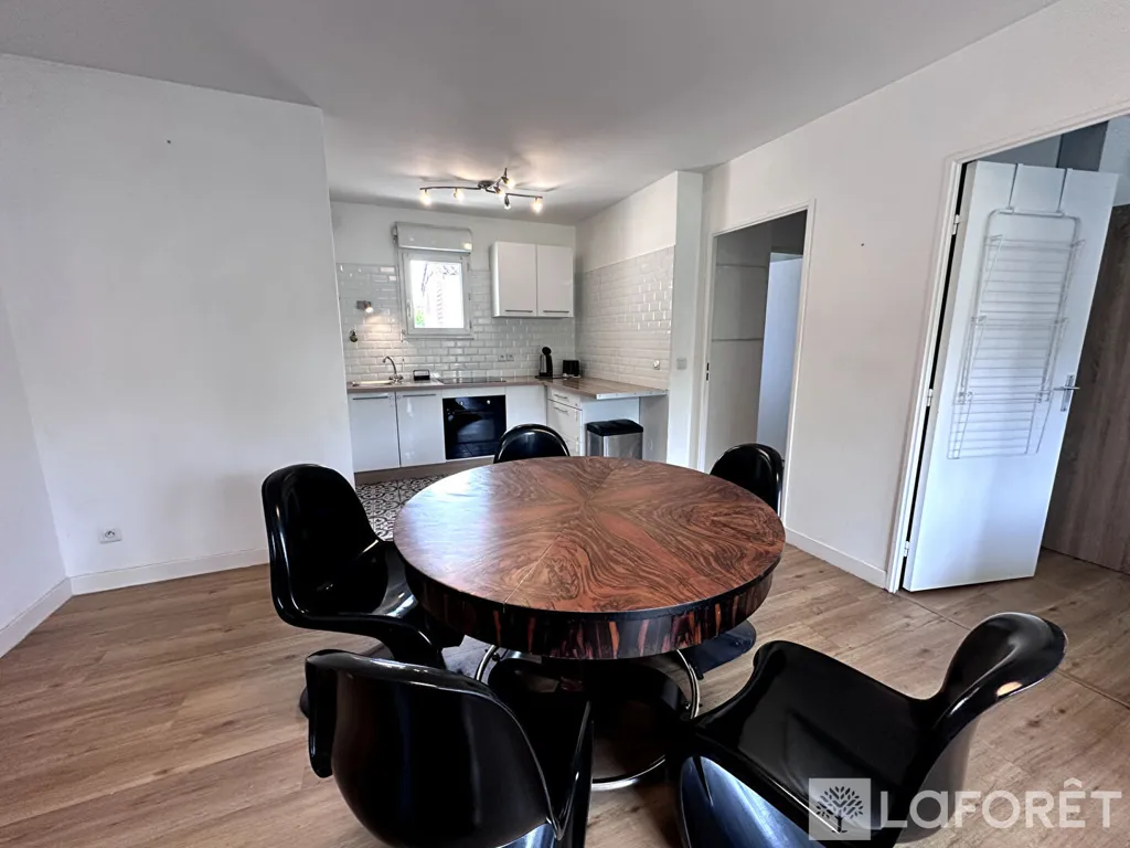 Dining Room - Modern Flat with Balcony in Saint-Jean-d'Illac