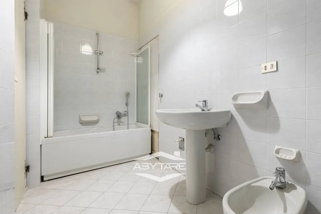 Salles de bain - Historic Apartment with Mole View in Turin