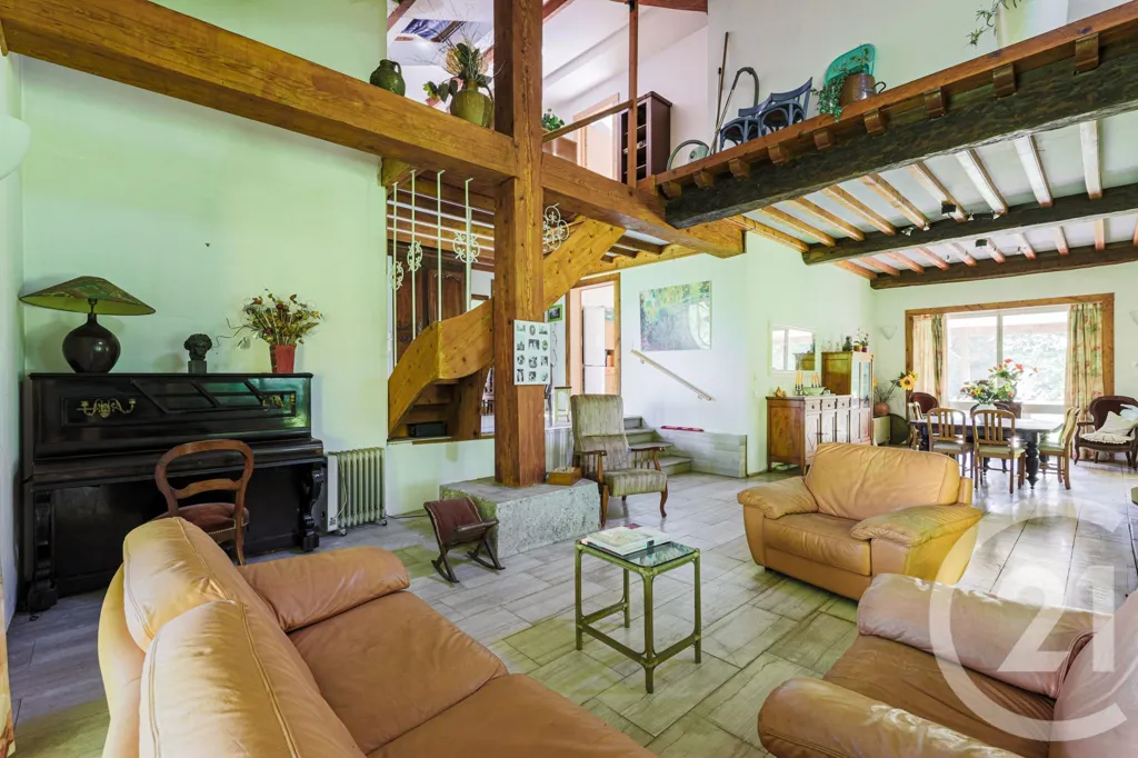 Living Room - 5-Piece House with Garden in Tullins
