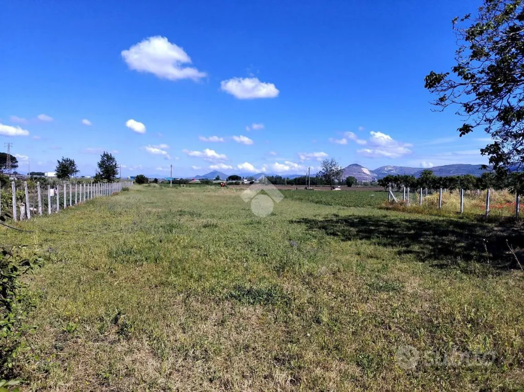 Jardin - Buildable Plot with Potential in San Felice a Cancello