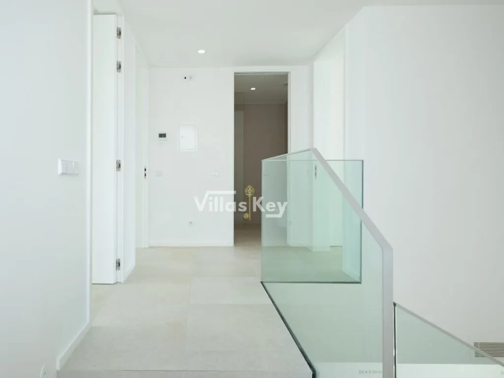 Pièces - Modern Villa with Pool in Lagos, Portugal
