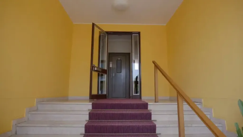 Pièces - Trilocale with Balcony in Biella