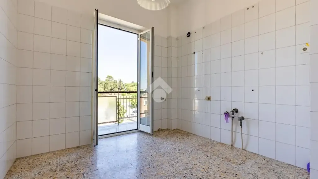 Pièces - Two-Bedroom Apartment with Balcony in Rome