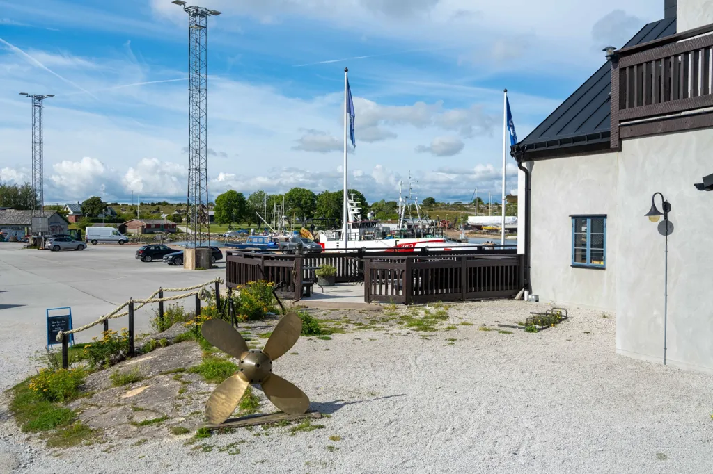 Välivaade - Commercial Property with Sea View in Herrvik