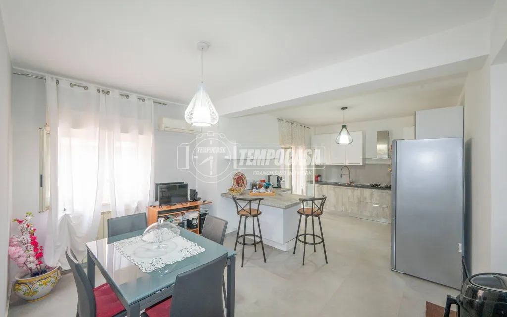 Köök - First Floor Flat with Balcony in Messina