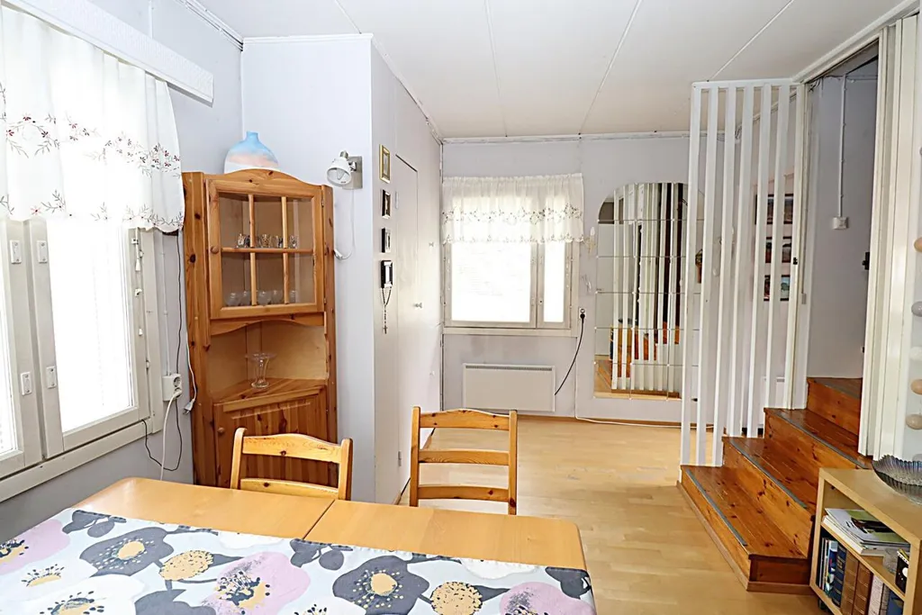 Salle à manger - Rear-Facing House with Sauna in Finland