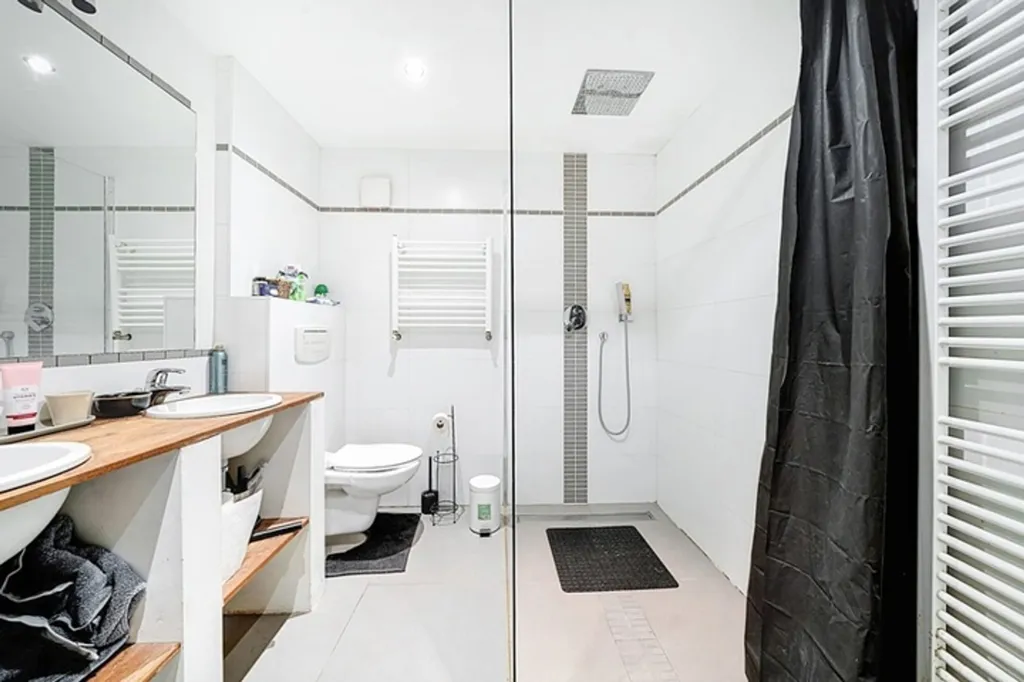 Bathrooms - Renovated 3-Fronted House in La Hulpe