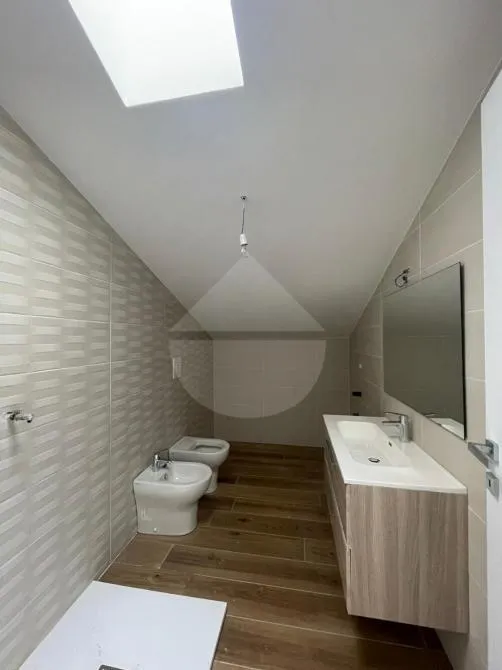 Salles de bain - Mansard Trilocale in Central Acri