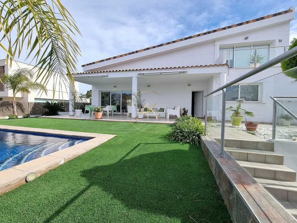 Pool - Chalet with Pool and Terrace in Torre en Conill