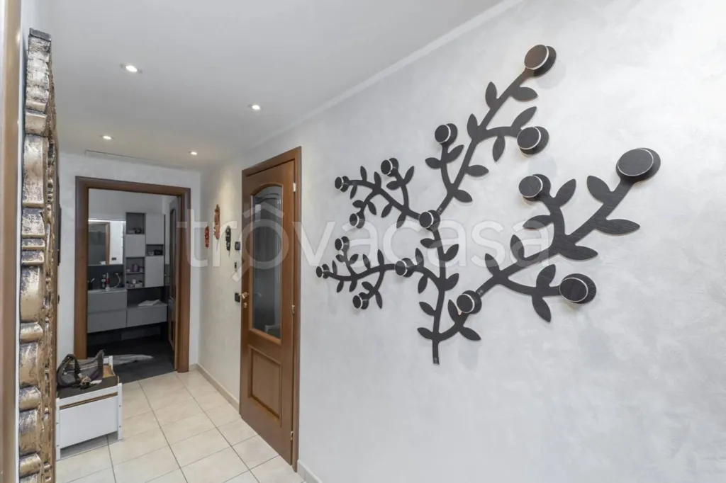 Entrée - Rear-Facing Apartment with Balcony in Turin