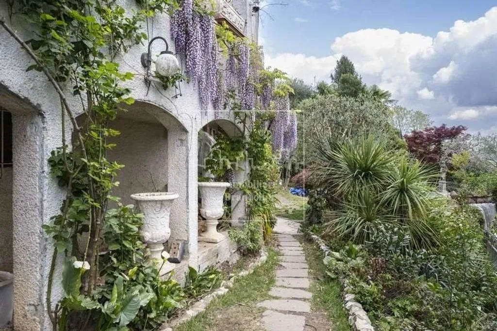 Giardino - Villa with Lake View in Gavirate