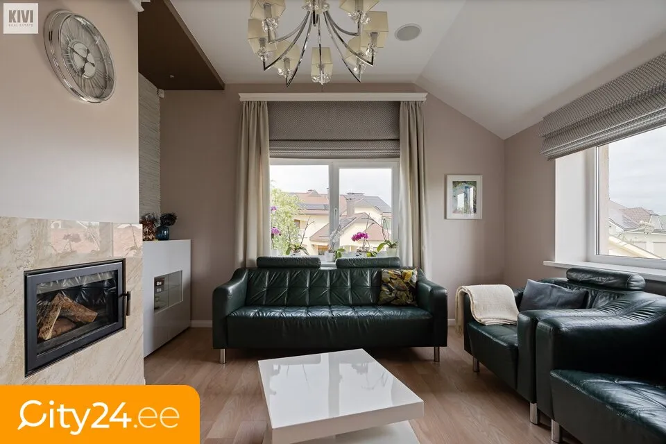 Soggiorno - Apartment with Private Garden in Dreiliņi, Riga
