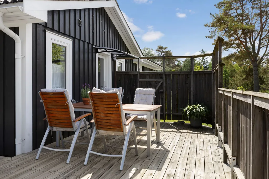 Terrasse - Classic Summerhouse with Nature in Skiveren