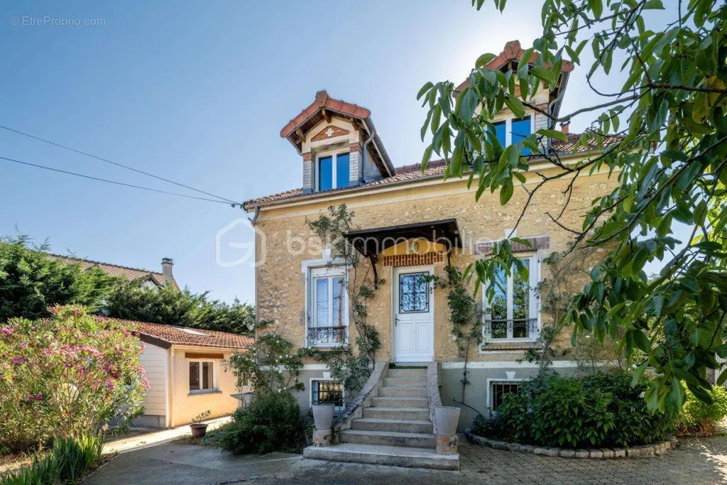 Esterno - Maison Meulière with Studio near Seine