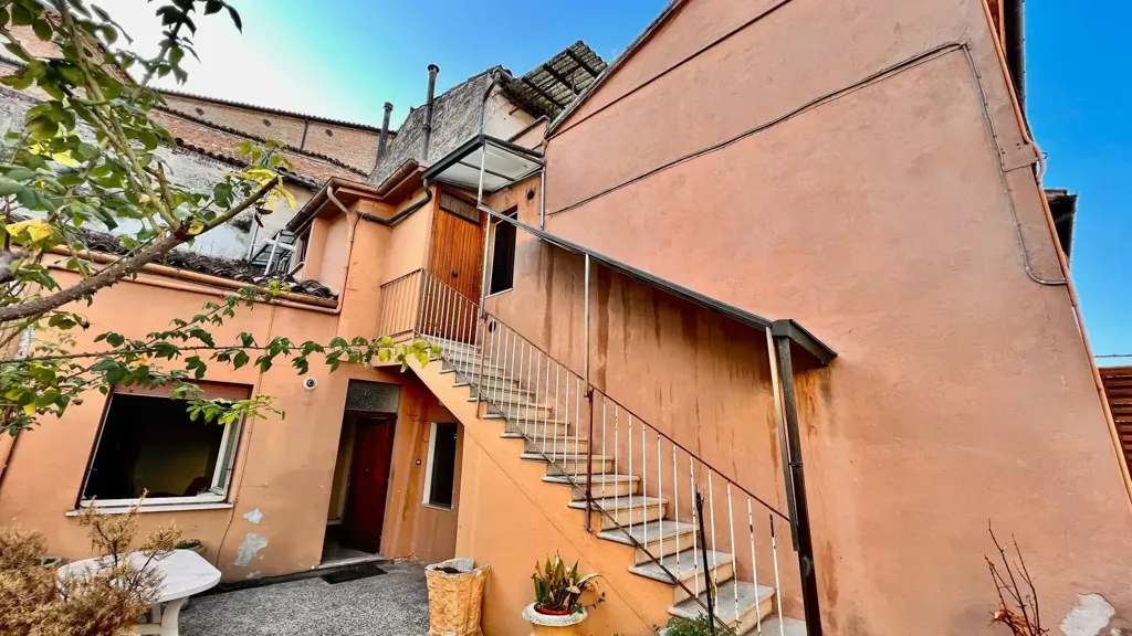 Toad - Historic Townhouse with Courtyard in Fabriano