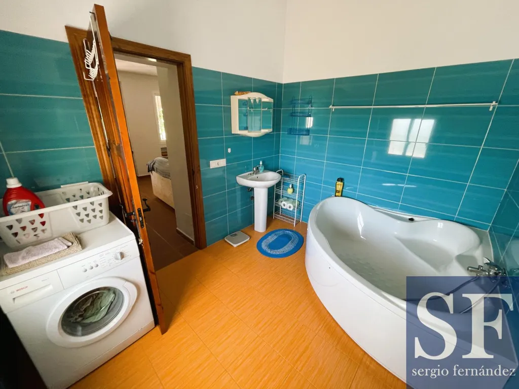Bathrooms - Villa with Pool and Valley Views in Sayalonga