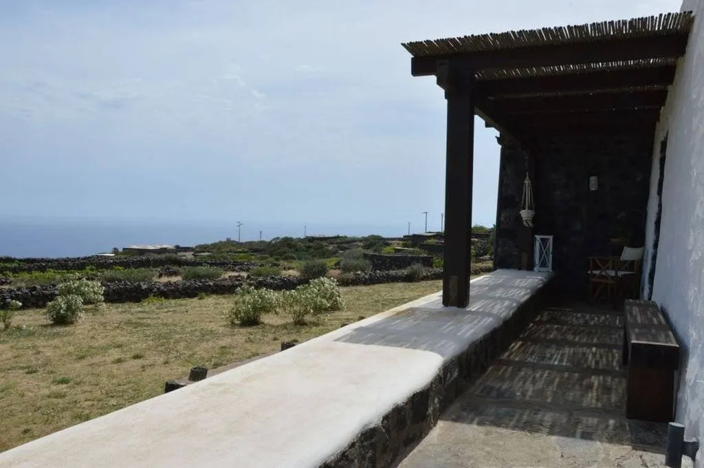 Terrass - Luxury Villa with Panoramic Sea View in Pantelleria