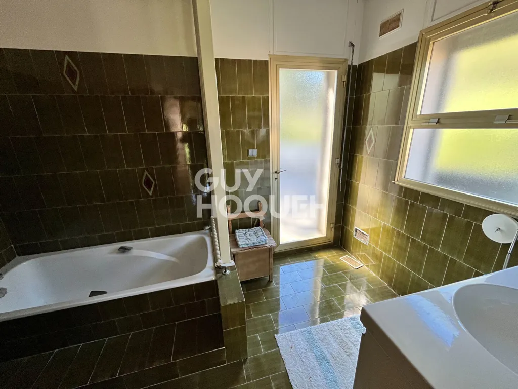 Vannitoad - Spacious House with Pool in Langlade