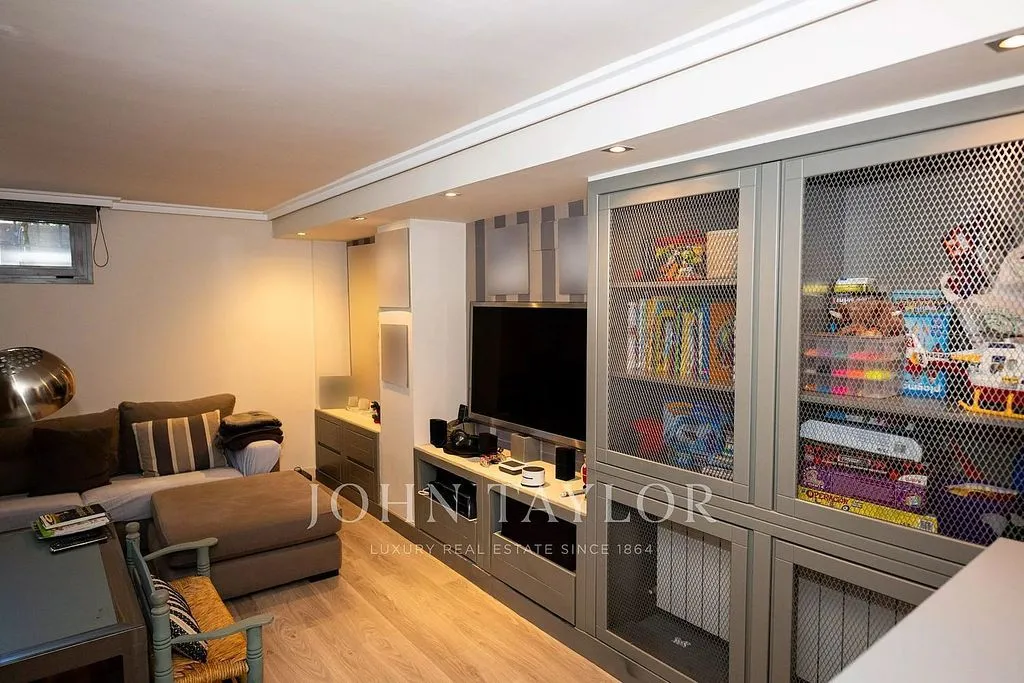 Toad - Luxury House with Private Garden in Boadilla del Monte