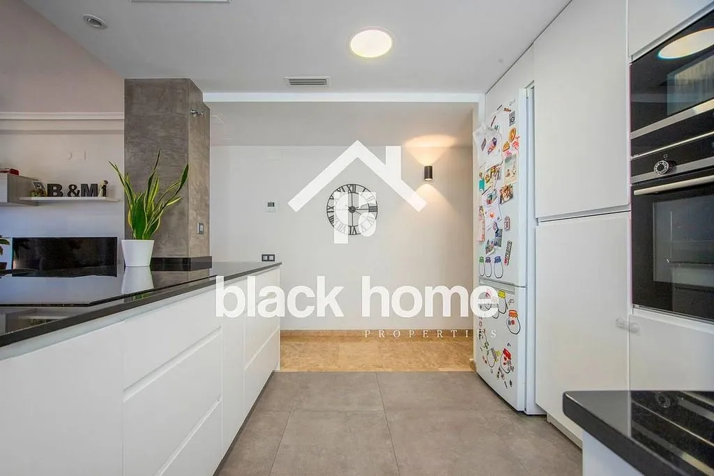 Cuisine - Apartment with Terrace in Patraix, Valencia