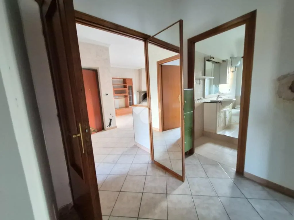Esik - Spacious Apartment with Balcony in Labico