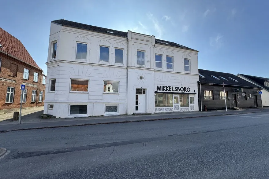 Välivaade - Classical Townhouse with Business Unit in Vinderup