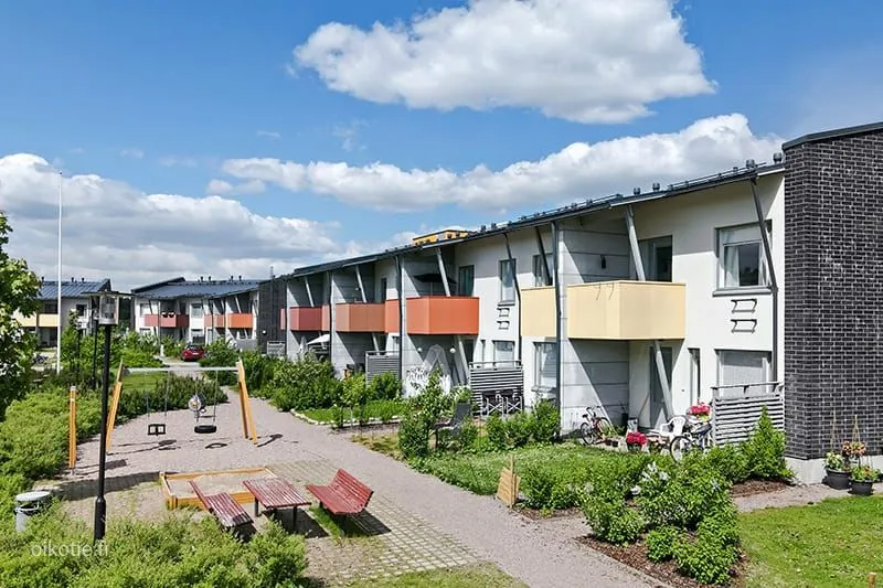 Aed - Terraced House with Balcony in Espoo
