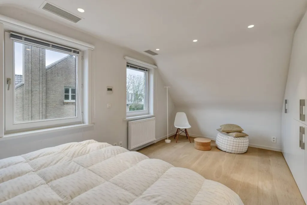 Chambres - Villa avec Pratique Rénovée au Centre de Sint-Idesbald