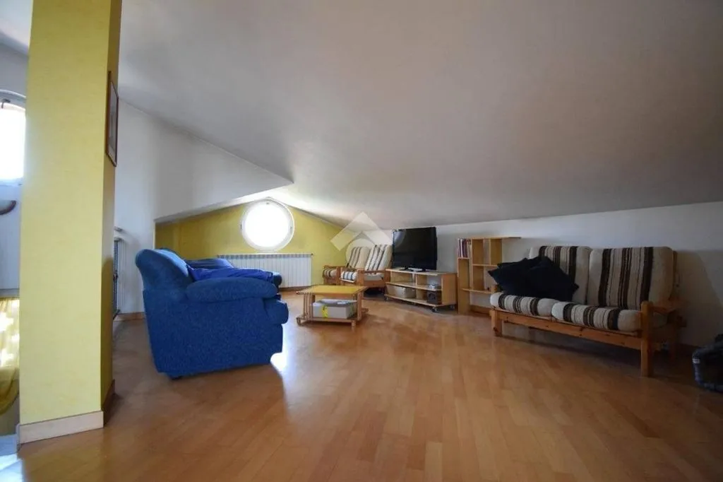Living Room - Luxury Villa with Private Garden in Brugherio