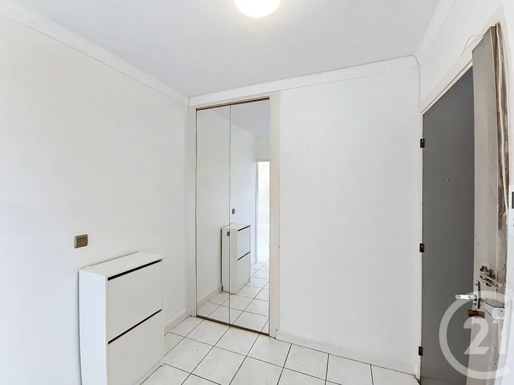 Hallway - Family Flat with Balcony and Parking in Saint-Denis