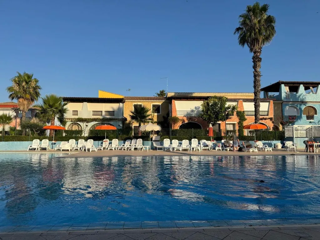 Bassein - Furnished Apartment with Pool View in Pisticci