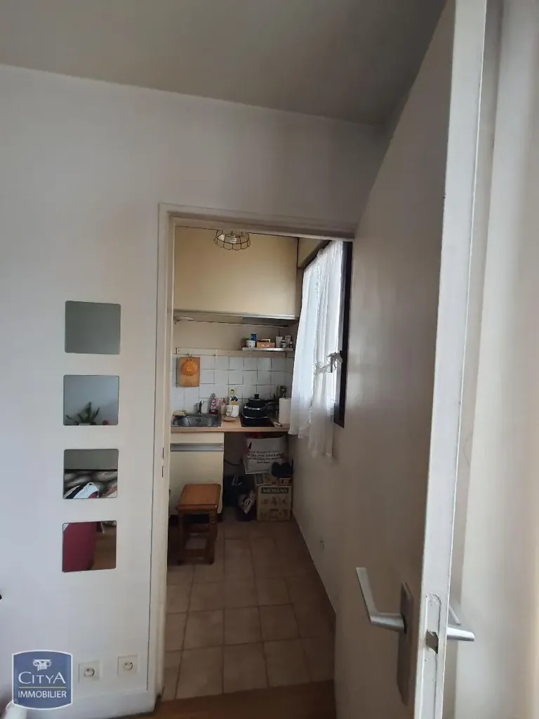 Kitchen - Bright Flat with Metro Access in Saint-Maurice