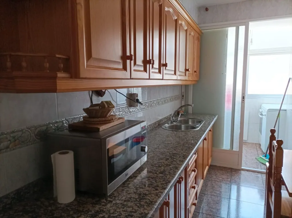 Cocina - Piso amueblado con ascensor en Granada