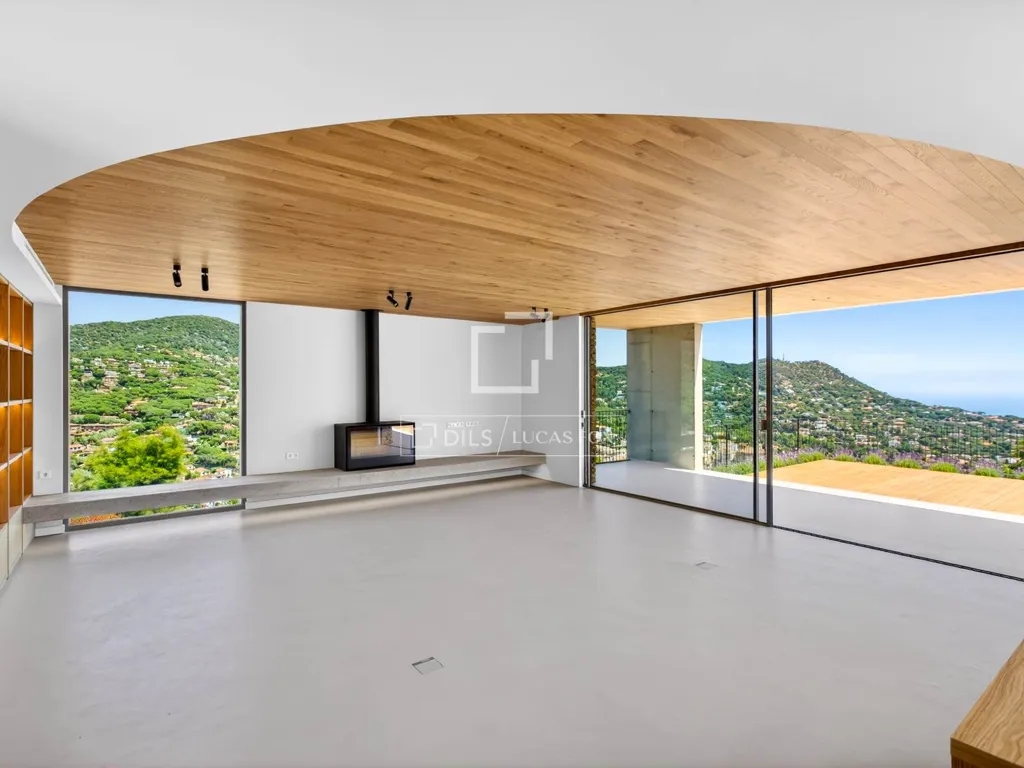 Elutuba - New Build Villa with Sea View in Cabrils