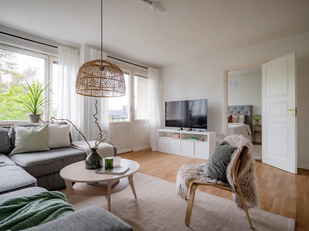Séjour - Apartment with South-West Balcony in Danderyd