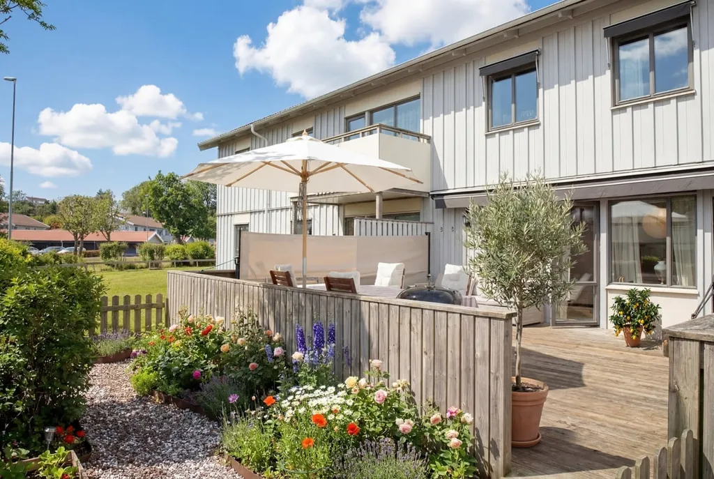 Aed - Terraced House with Two Balconies in Vallda