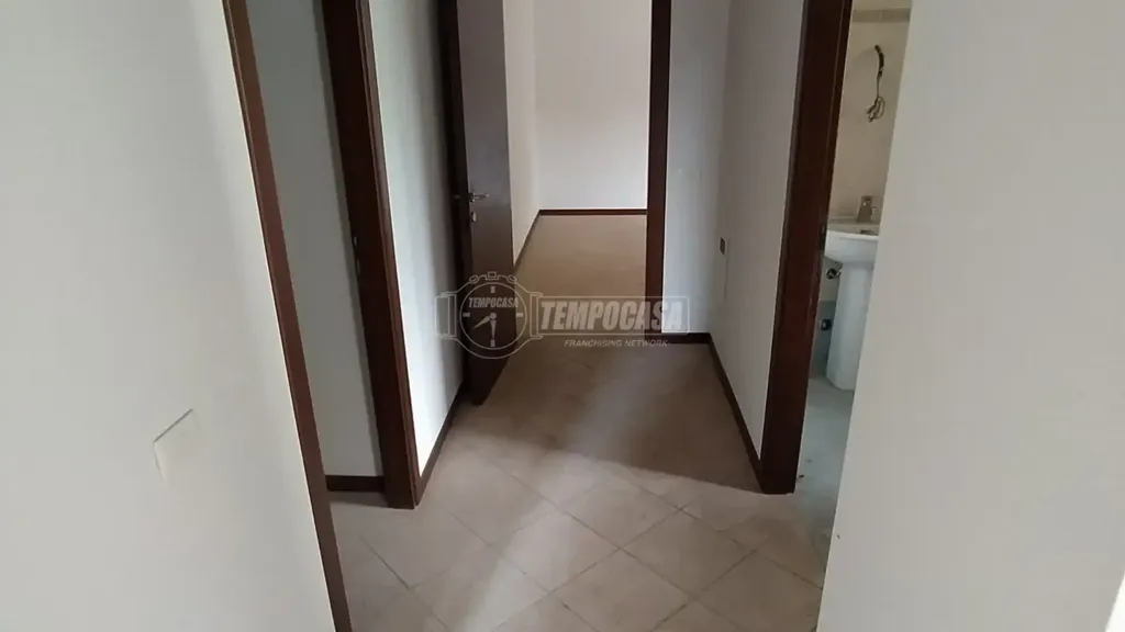 Esik - Semi-New Apartment with Balcony in Serramazzoni