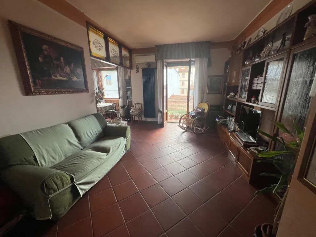 Elutuba - Quadrilocale with Terrace in Empoli