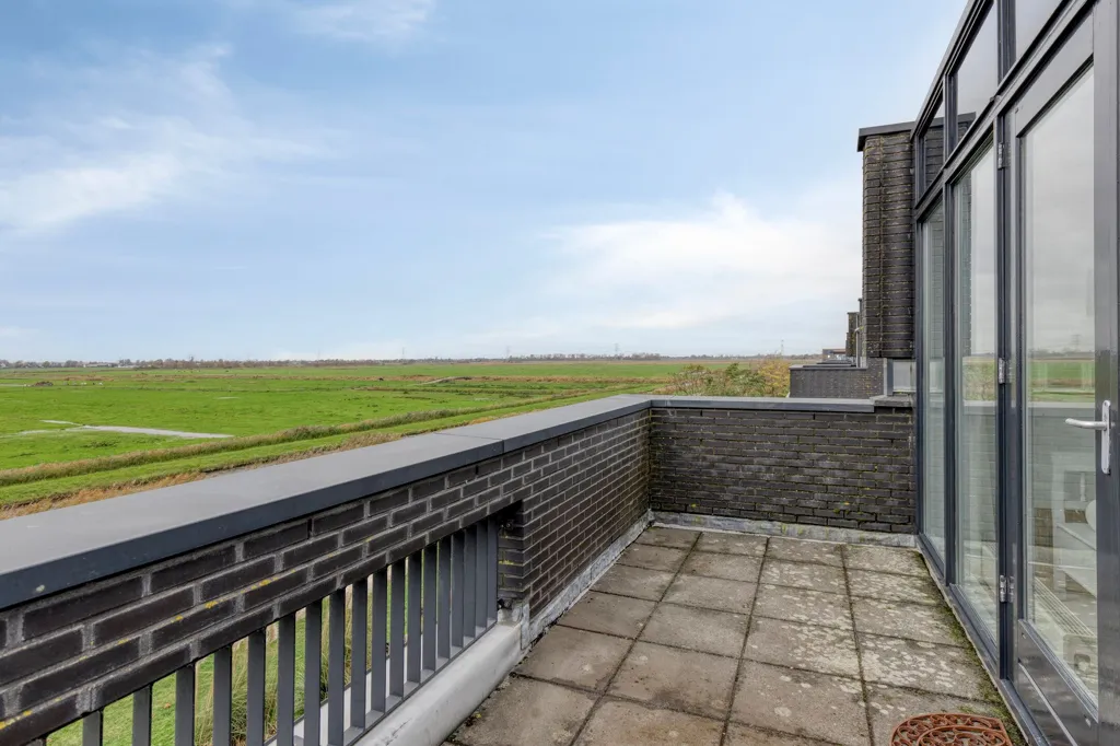 Balcon - Semi-Detached Villa with Waterfront View in Zaandam