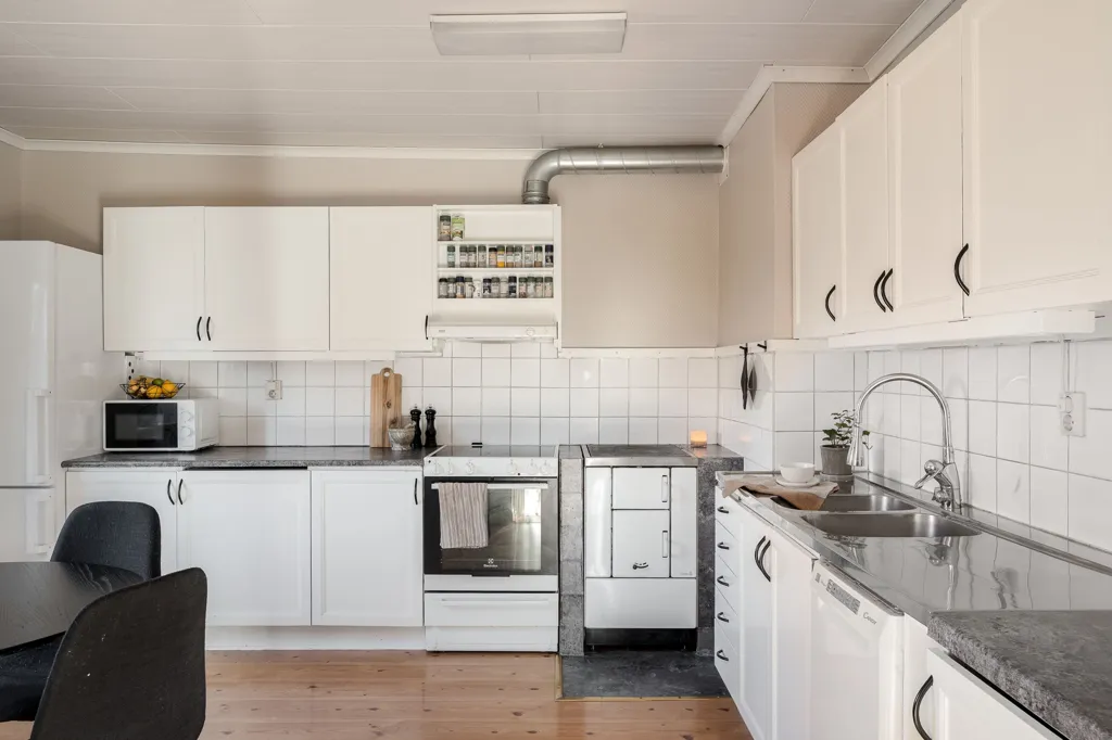 Cuisine - Charming Villa with Large Garage in Valla
