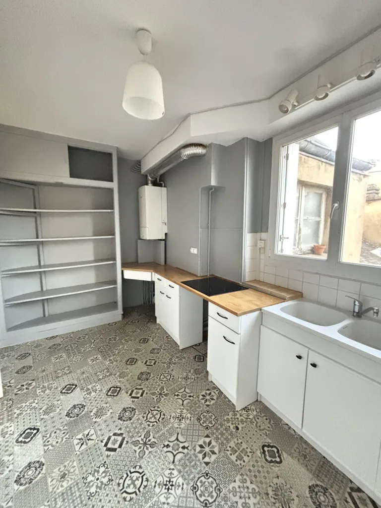 Kitchen - Renovated Flat with City Views in Poitiers Centre