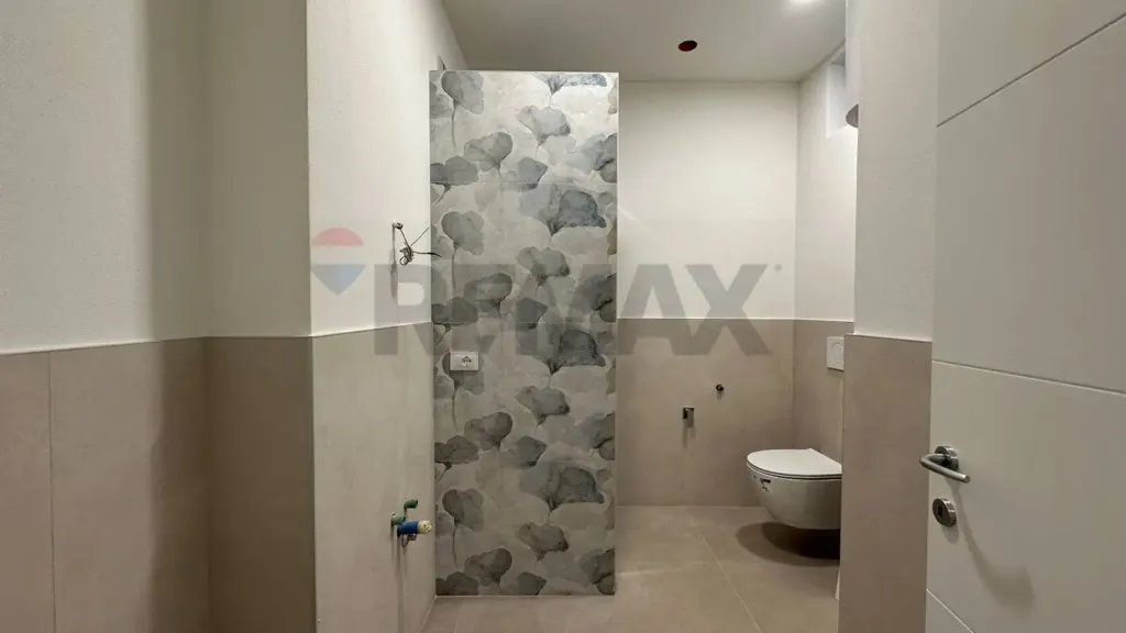 Salles de bain - Modernised Apartment with Balcony in Bergamo