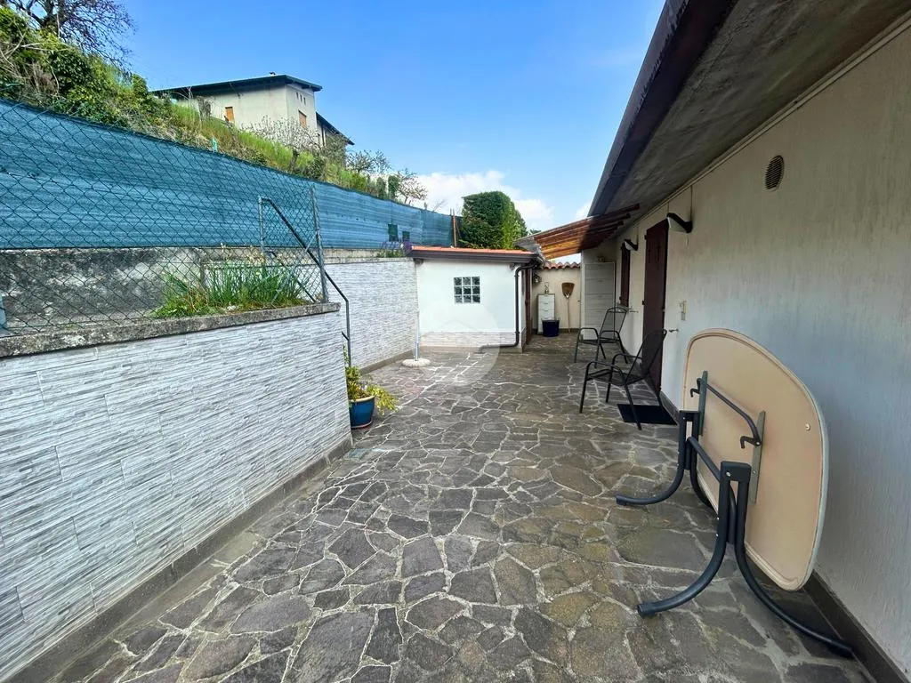 Terrace - Independent House with Panoramic View in Vigolo