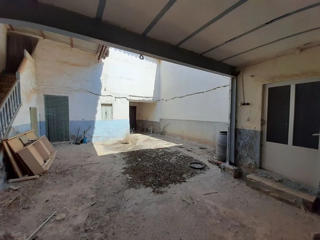 Jardin - Demolishable Plot with Potential in Almagro