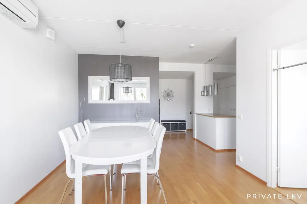 Salle à manger - 3-Bedroom Apartment with Balcony in Espoo Tuomarila