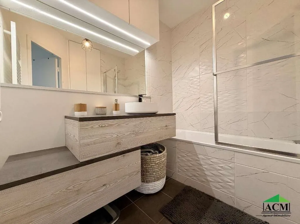 Salles de bain - Appartement avec Terrasse à Méry-sur-Oise